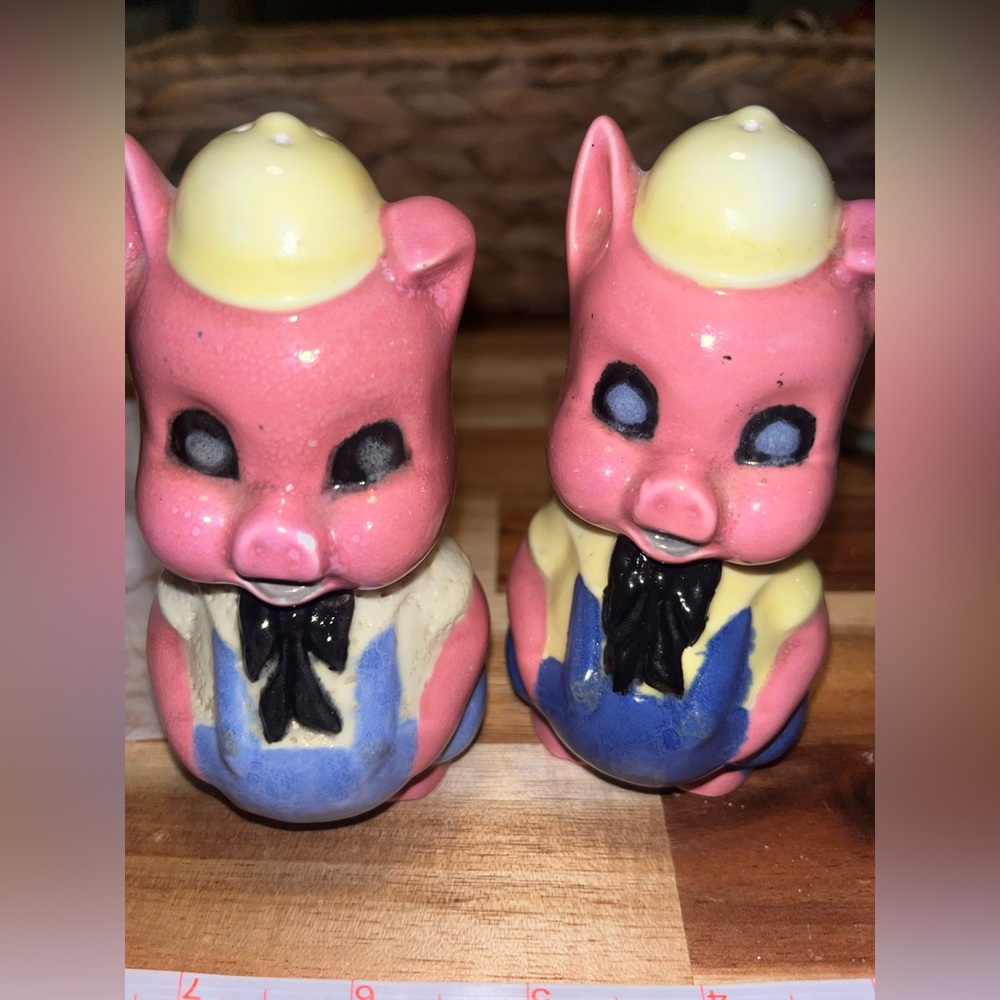 Vintage Rare Porky the pig farmer Pigs salt and pepper shakers